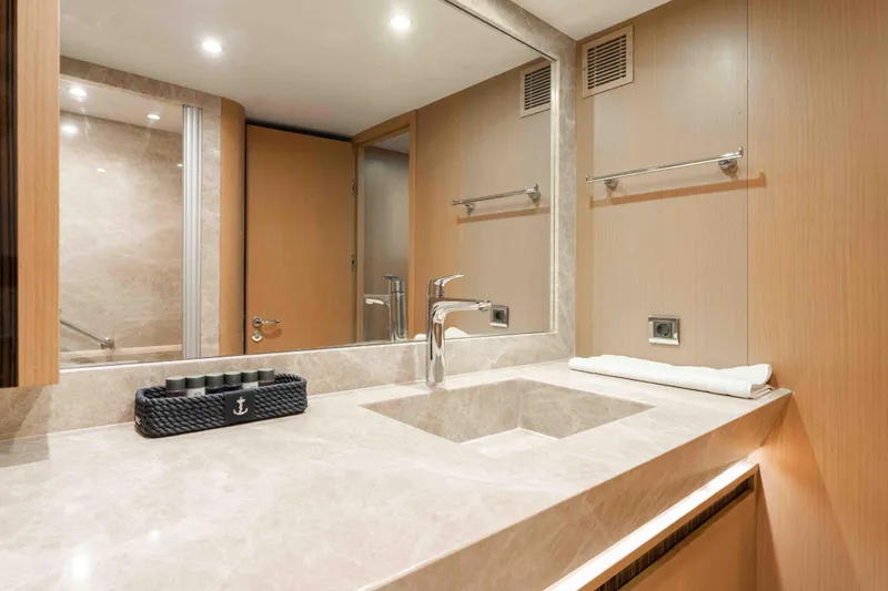 Le Pietre Yacht Photos Pics 