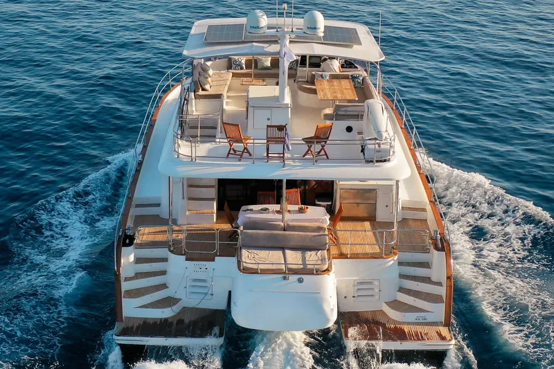  Yacht Photos Pics Luxury Fountaine Pajot Queensland 55 yacht cruising on open sea, 2010 model.