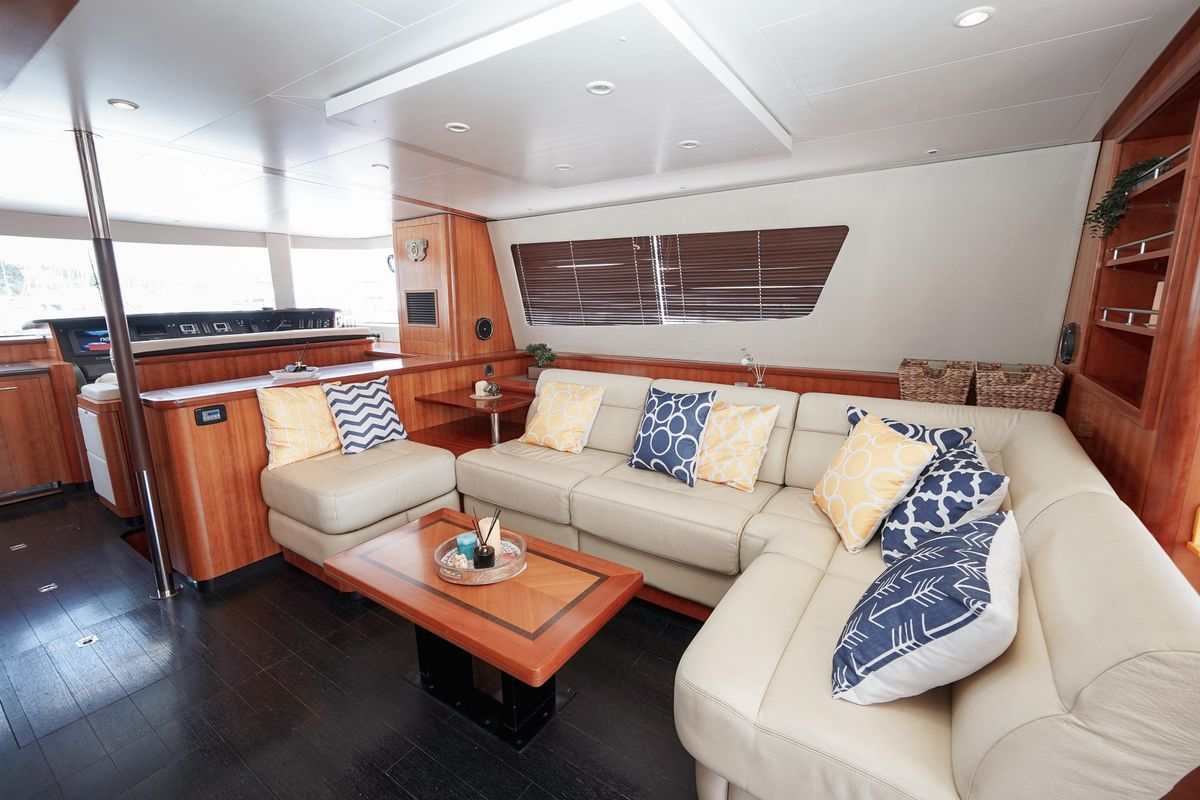 2010 Fountaine Pajot 56 