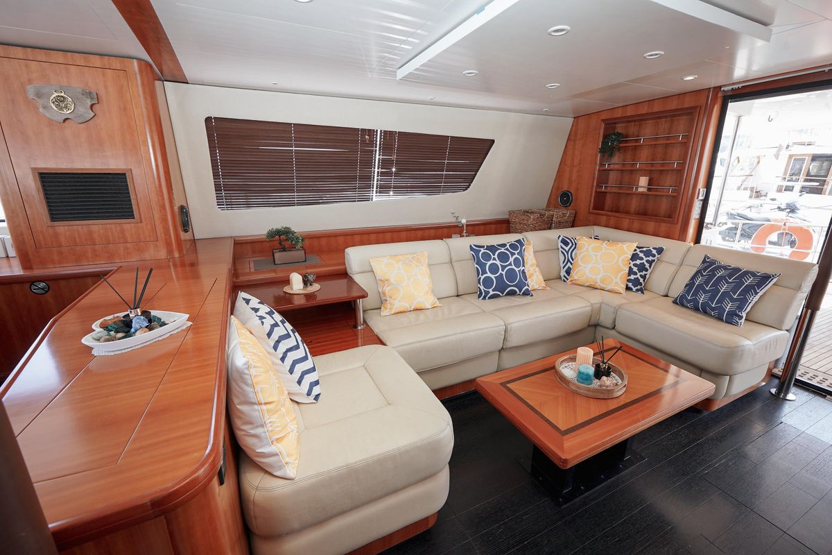 2010 Fountaine Pajot 56 