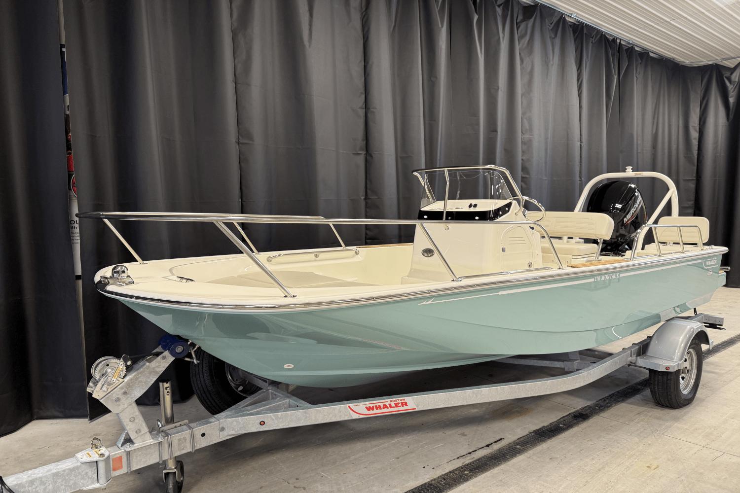 2025 Boston Whaler 170 Montauk Bateaux à console centrale à vendre