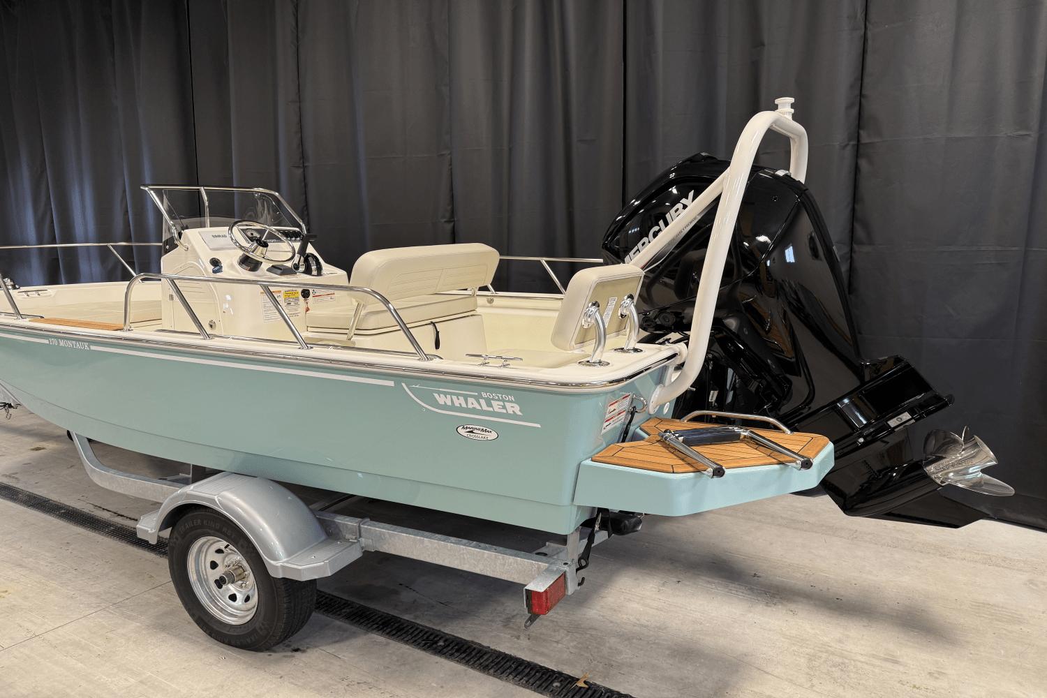 2025 Boston Whaler 170 Montauk Bateaux à console centrale à vendre