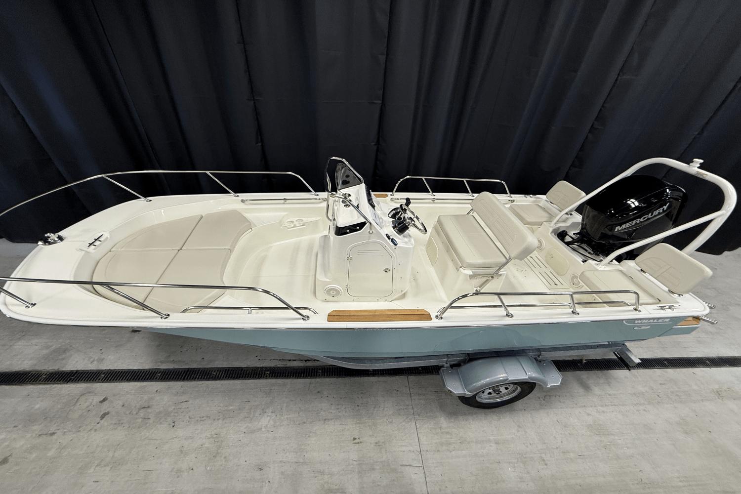 2025 Boston Whaler 170 Montauk Bateaux à console centrale à vendre