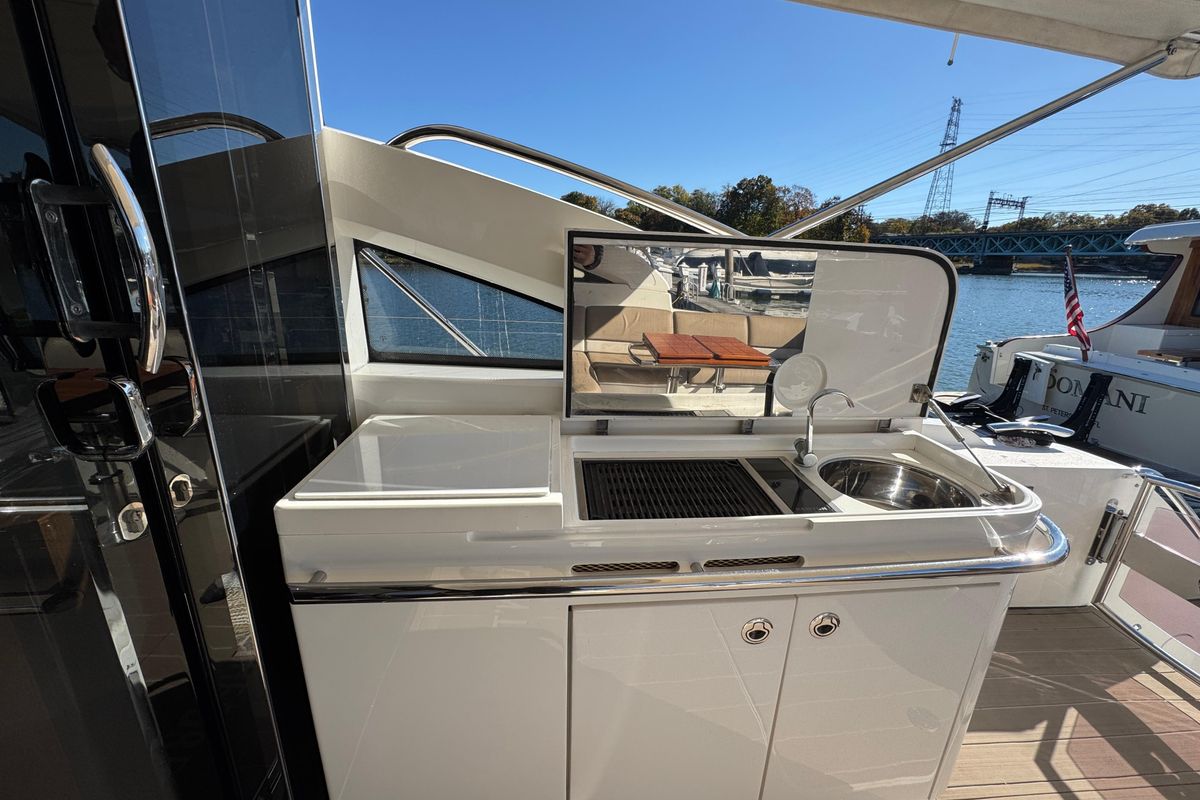 2015 Viking Princess 52