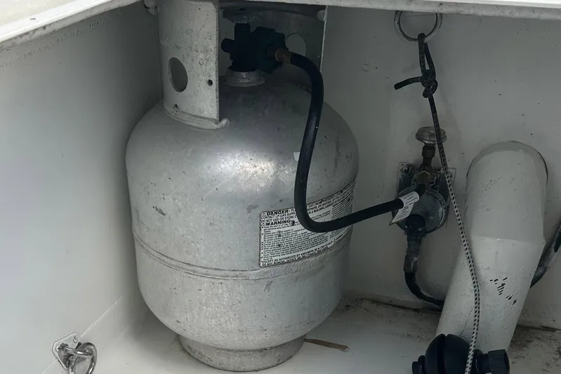 Jonny Wasabi Yacht Photos Pics Propane tank setup on 2002 Custom 64 Stuart Catamarans.