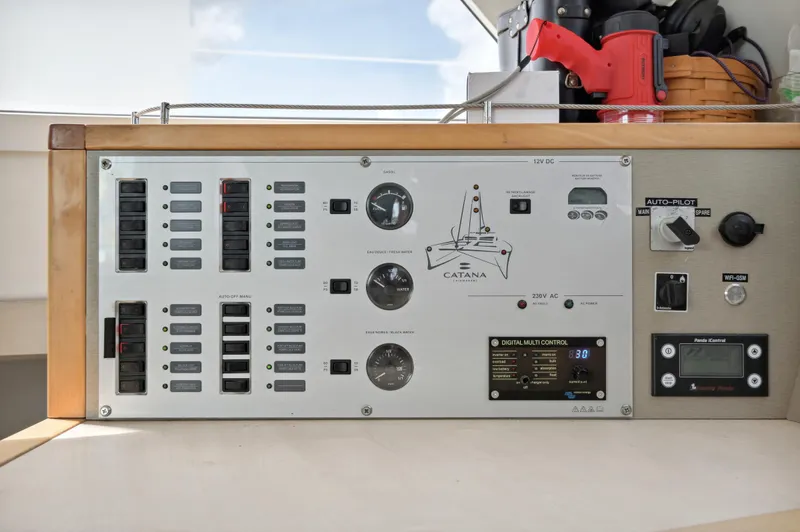 Zephyr Yacht Photos Pics 