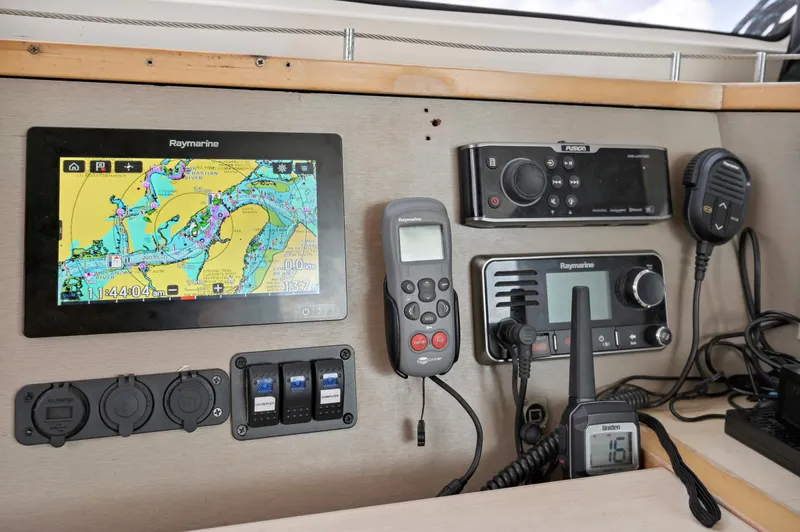 Zephyr Yacht Photos Pics 