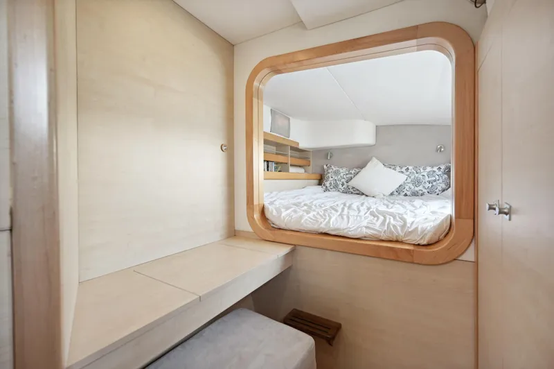 Zephyr Yacht Photos Pics 