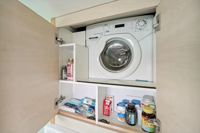 Zephyr Yacht Photos Pics 