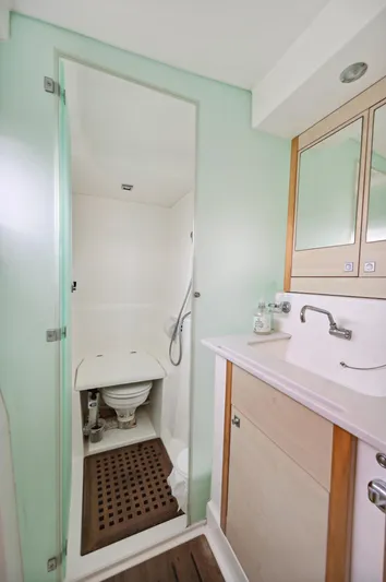 Zephyr Yacht Photos Pics 