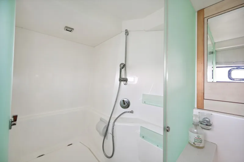 Zephyr Yacht Photos Pics 