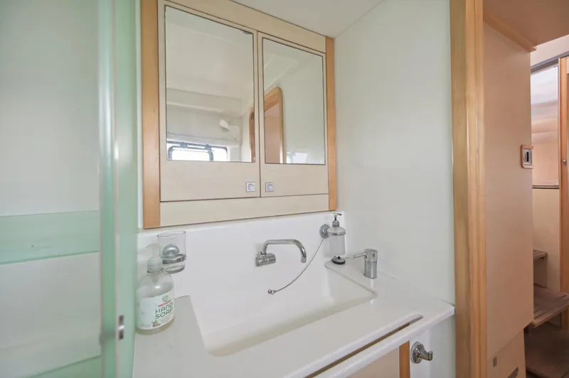 Zephyr Yacht Photos Pics 