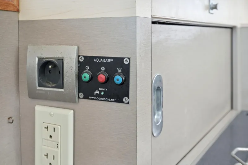 Zephyr Yacht Photos Pics 