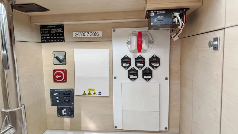 Zephyr Yacht Photos Pics 