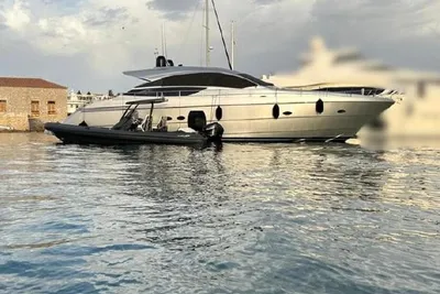 Pershing 64