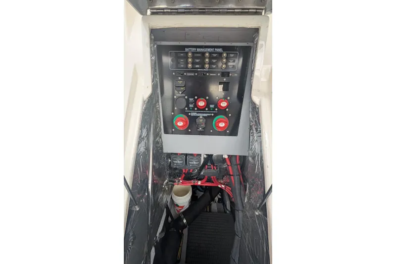 High Flyer Yacht Photos Pics Battery management panel on 2007 Meridian 411 Sedan Bridge yacht.