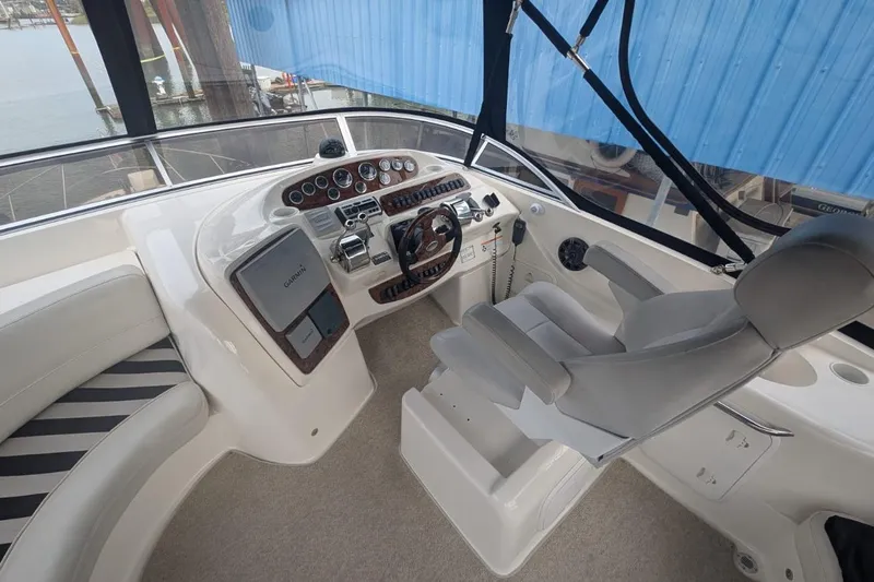 High Flyer Yacht Photos Pics 2007 Meridian 411 Sedan Bridge helm with modern controls and comfortable seating.