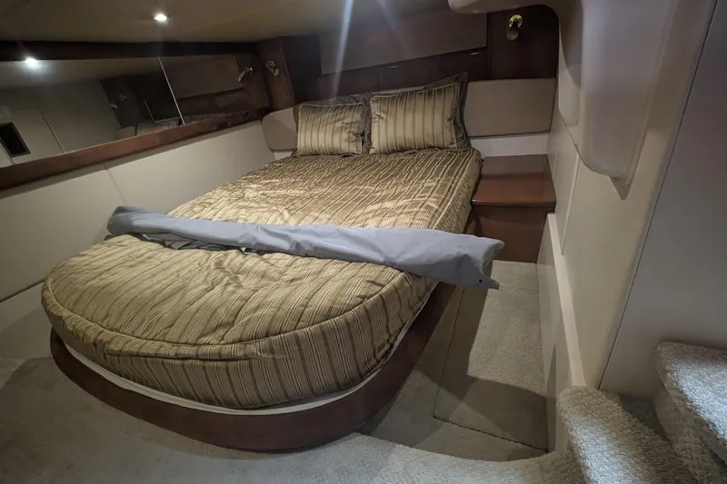 High Flyer Yacht Photos Pics Luxurious bedroom interior of 2007 Meridian 411 Sedan Bridge yacht.