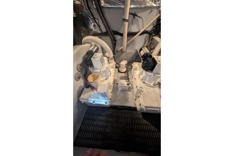 High Flyer Yacht Photos Pics Engine room of 2007 Meridian 411 Sedan Bridge with mechanical components.