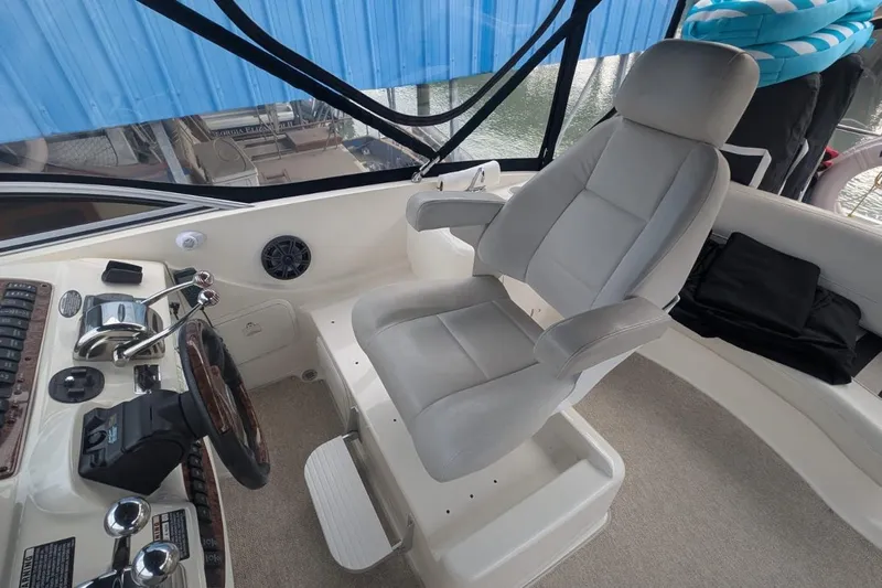 High Flyer Yacht Photos Pics Captain's chair and helm of 2007 Meridian 411 Sedan Bridge yacht.