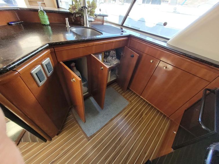 2007-49-meridian-490-pilothouse