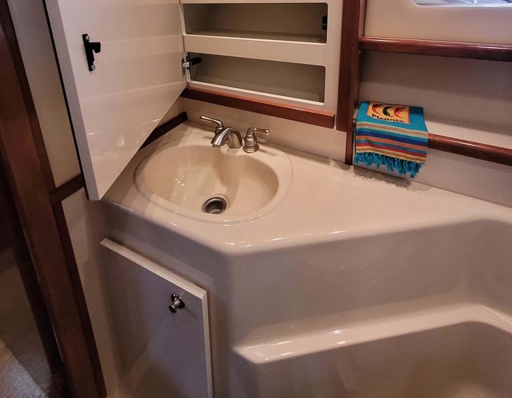 2007-49-meridian-490-pilothouse