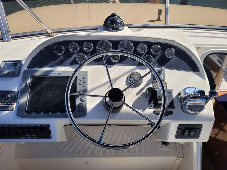 2007-49-meridian-490-pilothouse