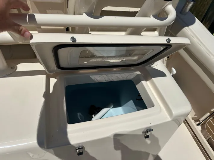 Sea-keeper/gen/ac/trolling Motor Yacht Photos Pics Livewell compartment on a 2021 Grady-White Canyon 336 boat, open and ready for use.