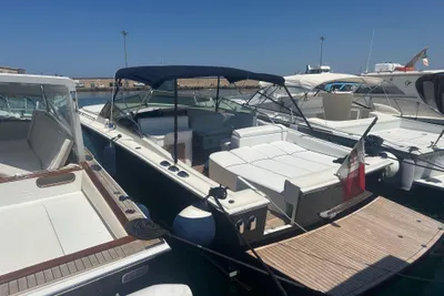 Tornado 38 Flush Deck