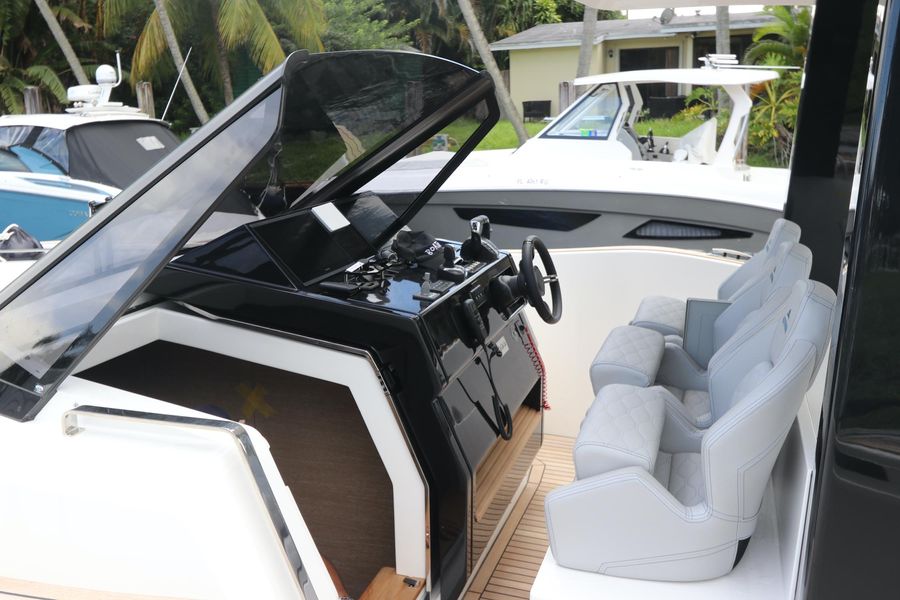 2024 Astondoa 377 Coupe Outboard