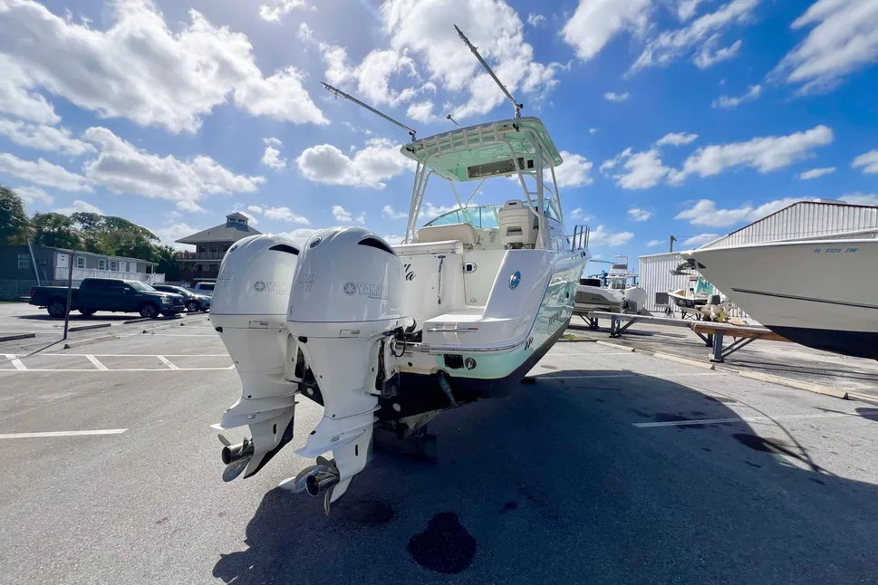 2017 Robalo R305 Walkaround Walkaround for sale - YachtWorld