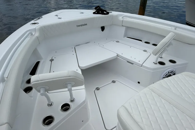  Yacht Photos Pics 2026 Everglades 315 Center Console boat interior with white seating and cup holders.