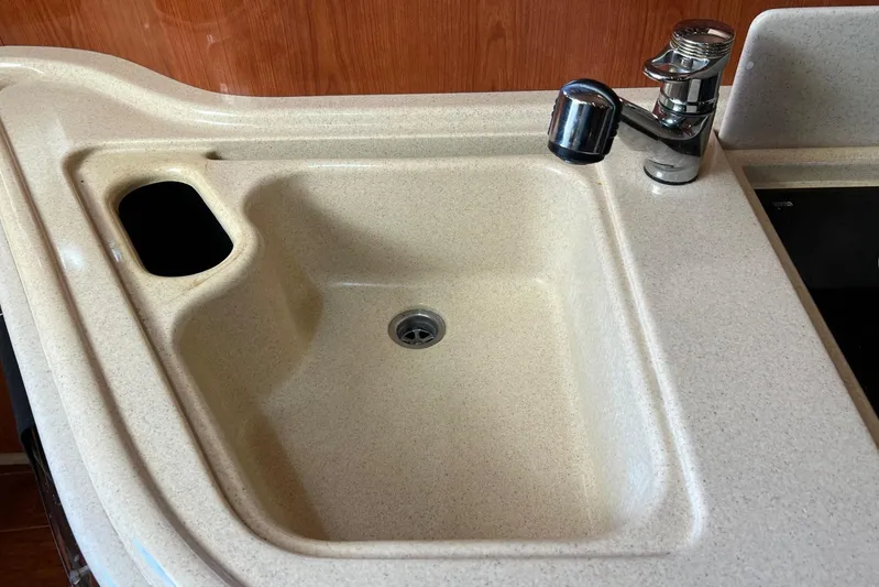  Yacht Photos Pics Kitchen sink and faucet on 1998 Sea Ray 540 Sundancer yacht.