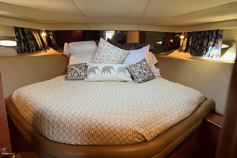  Yacht Photos Pics Luxurious bedroom interior of 1998 Sea Ray 540 Sundancer yacht with patterned bedding.