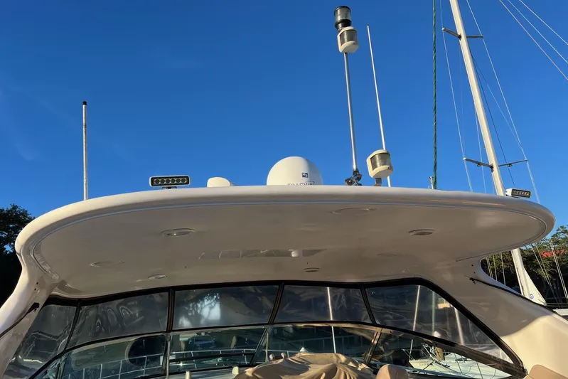  Yacht Photos Pics 1998 Sea Ray 540 Sundancer yacht with radar and antennas against clear blue sky.