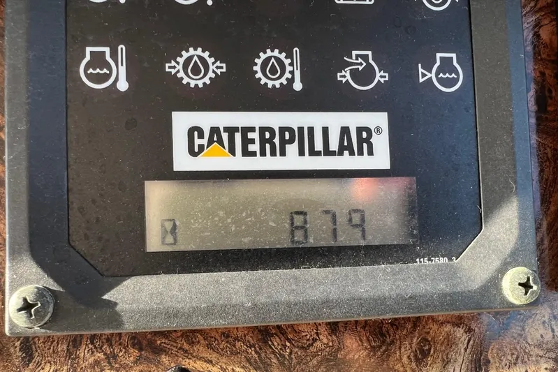  Yacht Photos Pics Caterpillar engine hour meter displaying 879 hours on a 1998 Sea Ray 540 Sundancer.