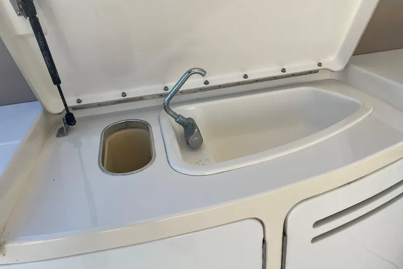  Yacht Photos Pics 1998 Sea Ray 540 Sundancer yacht sink and faucet detail.