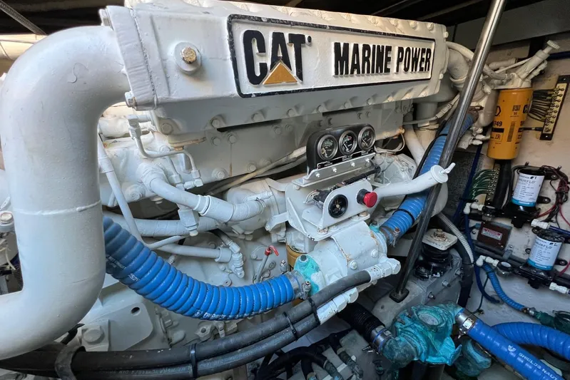  Yacht Photos Pics CAT Marine Power engine in a 1998 Sea Ray 540 Sundancer yacht.