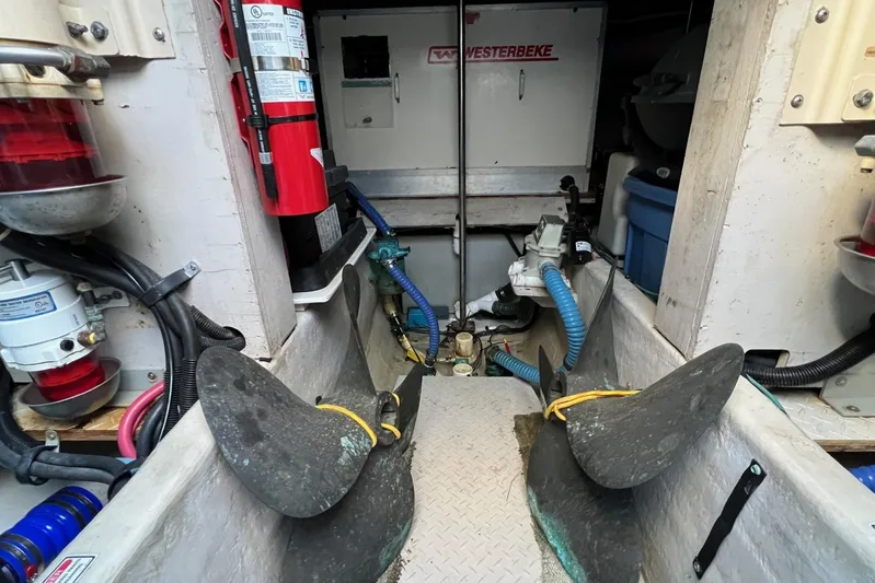  Yacht Photos Pics Engine room of 1998 Sea Ray 540 Sundancer with propellers and equipment.