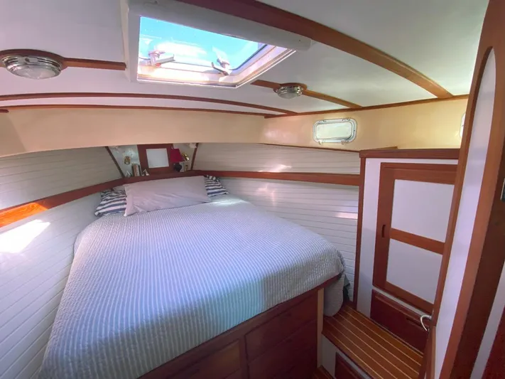 Reveille Yacht Photos Pics 