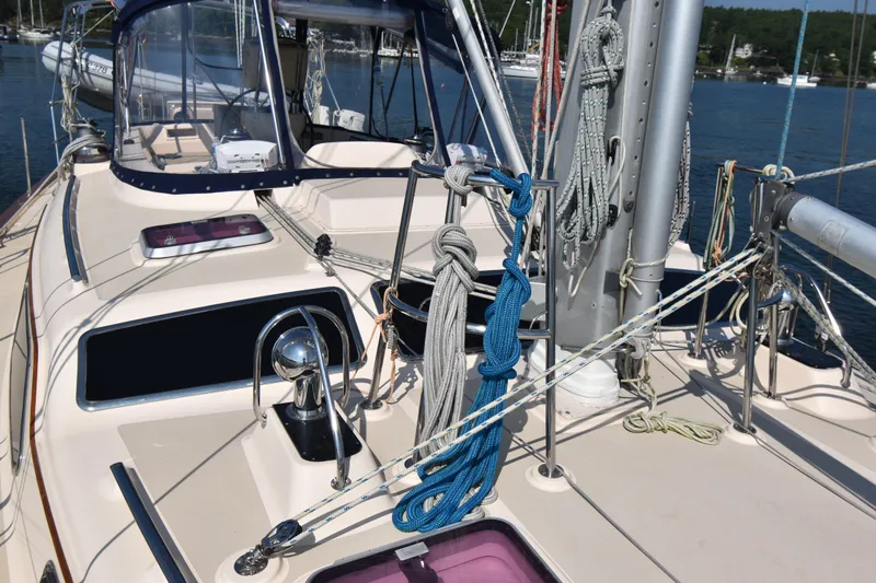 Chinook Yacht Photos Pics 2004 Island Packet 485 sailboat deck with ropes and winches in a marina setting.