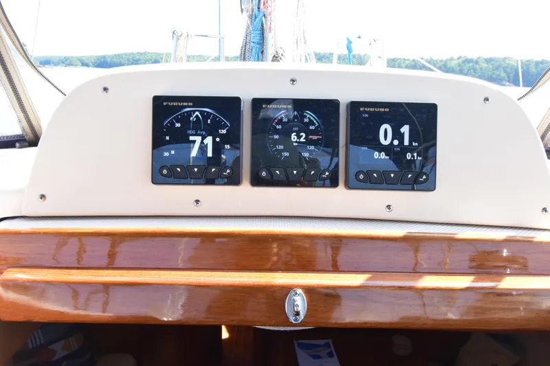 Chinook Yacht Photos Pics Island Packet 485 (2004) sailboat dashboard with Furuno navigation displays.