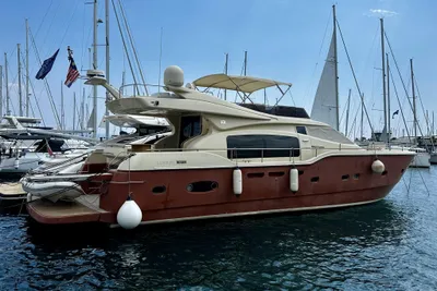 Ferretti Yachts Altura 690