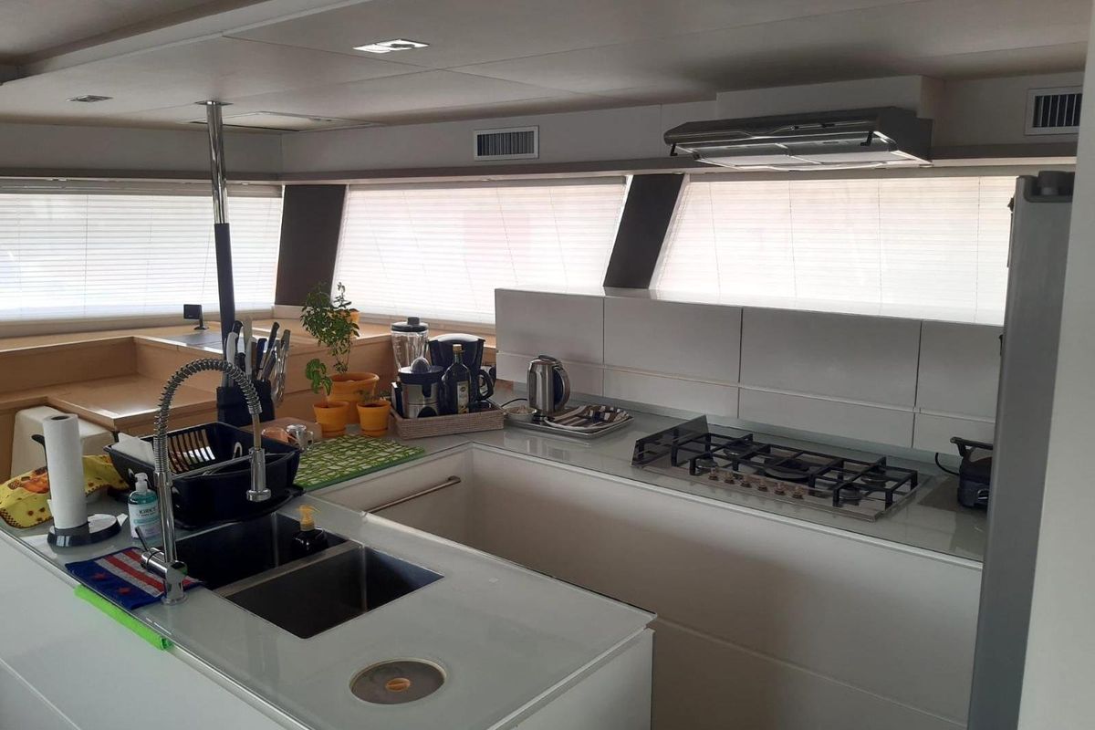 2014 Fountaine Pajot 67 