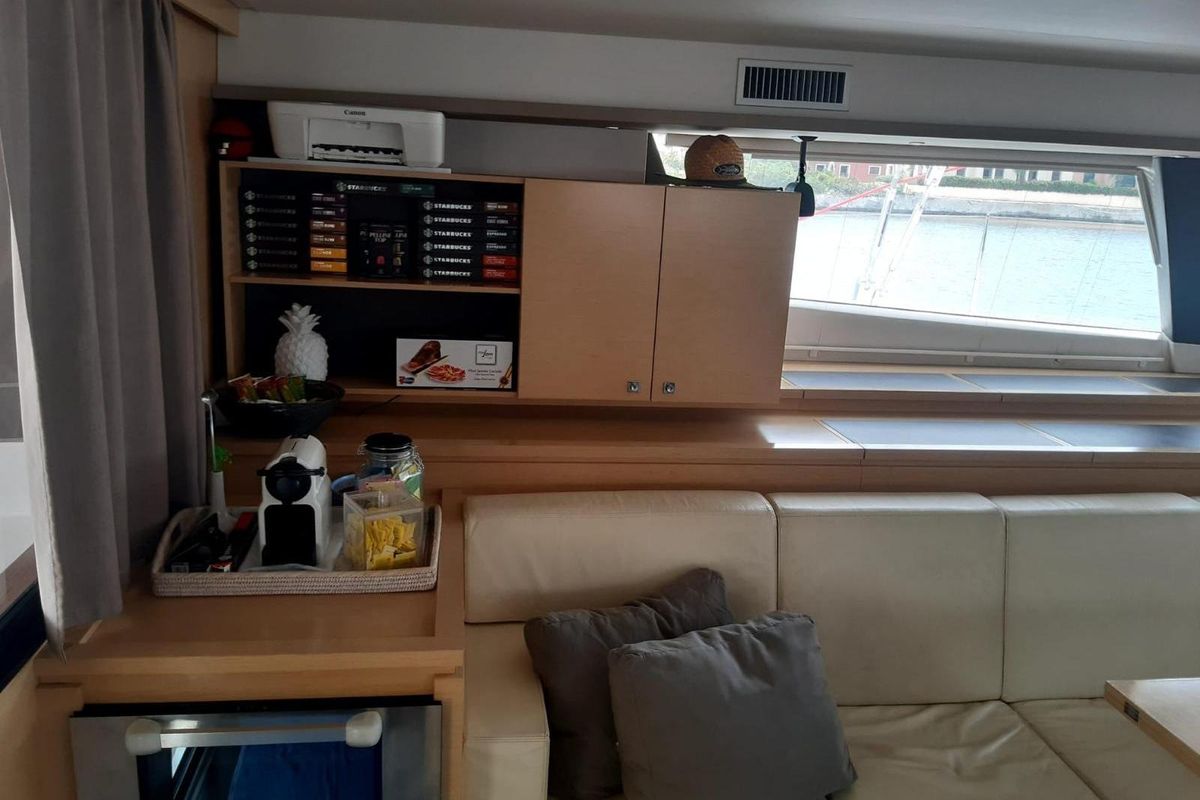 2014 Fountaine Pajot 67 