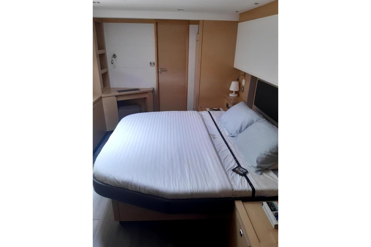 2014 Fountaine Pajot 67 