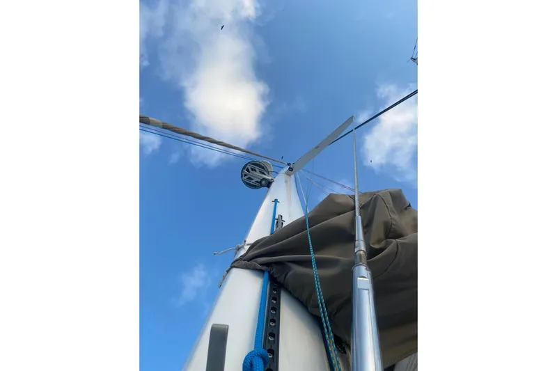 Sea Jade Yacht Photos Pics Looking up at the mast of a 2014 FONTAINE PAJOT 63 sailboat against a blue sky.