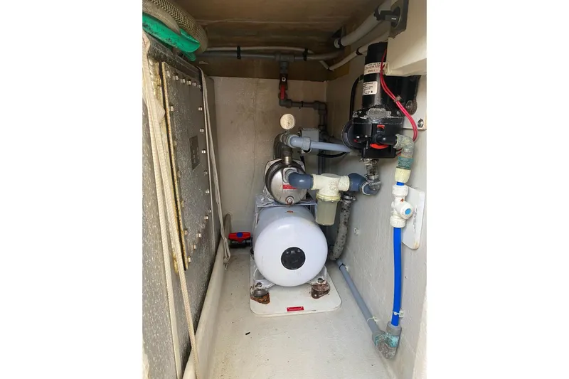 Sea Jade Yacht Photos Pics Engine room of 2014 FONTAINE PAJOT 63 yacht, featuring mechanical components and piping.