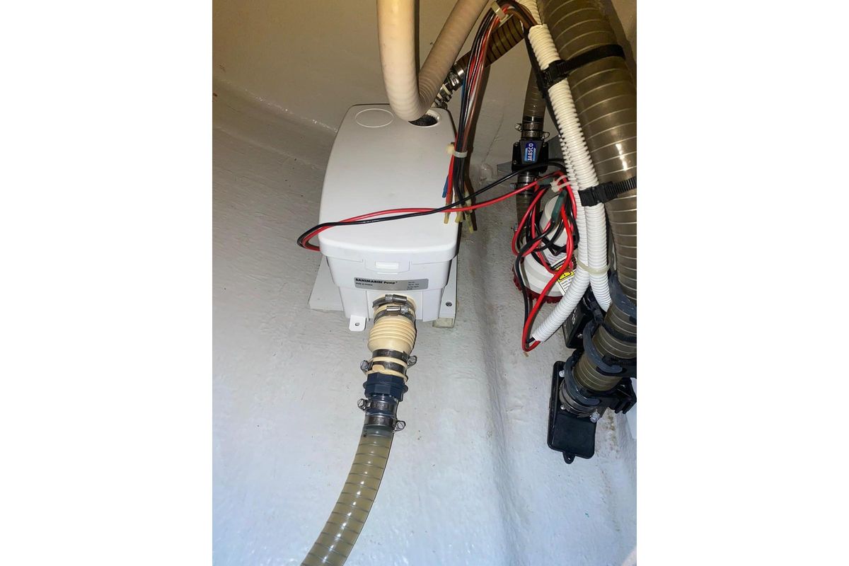 2014 Fountaine Pajot 67 