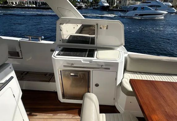 Yacht Photo 12